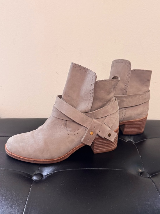 UGG Shoes - UGG Elora Boots Size 8
